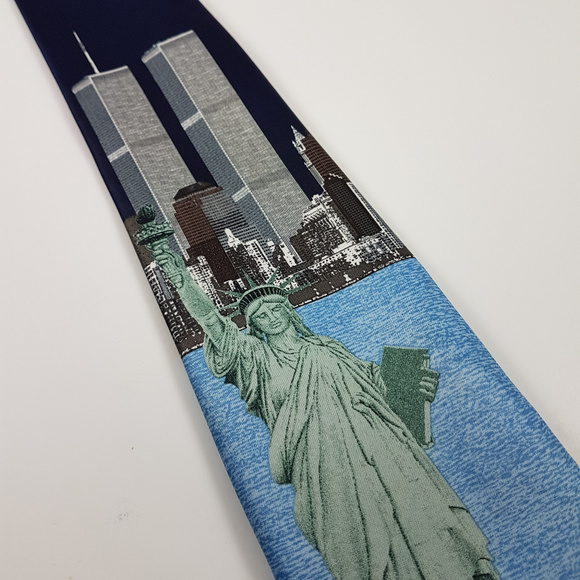 NEW YORK Twin Towers Mens Silk Tie RARE USA - Picture 3 of 4